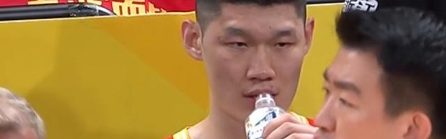 b体育官网-胡金秋受伤虚惊一场！广厦大胜山西：2比1进半决赛